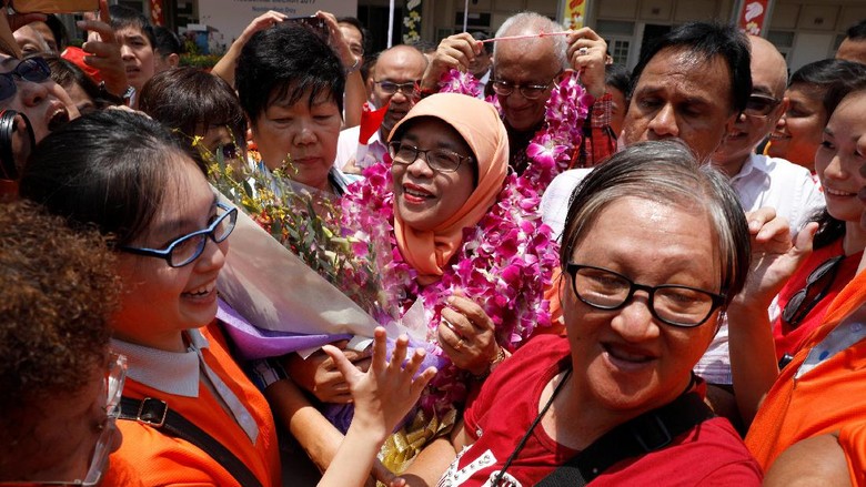 Disambut Sorakan, Halimah Resmi Jadi Presiden Wanita Pertama Singapura Disambut Sorakan, Halimah Resmi Jadi Presiden Wanita Pertama Singapura
