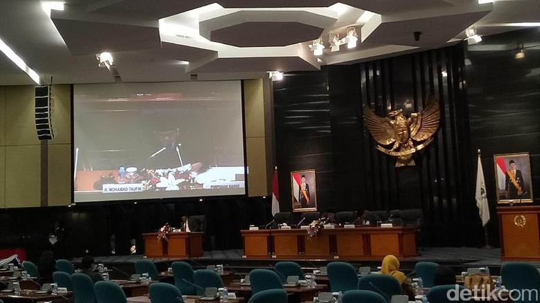 Laporan Akhir Djarot: Atas Nama Jokowi-Ahok, Terima Kasih DPRD Laporan Akhir Djarot: Atas Nama Jokowi-Ahok, Terima Kasih DPRD