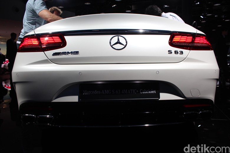 Kecenya Mercedes-AMG S63 Cabriolet Kecenya Mercedes-AMG S63 Cabriolet