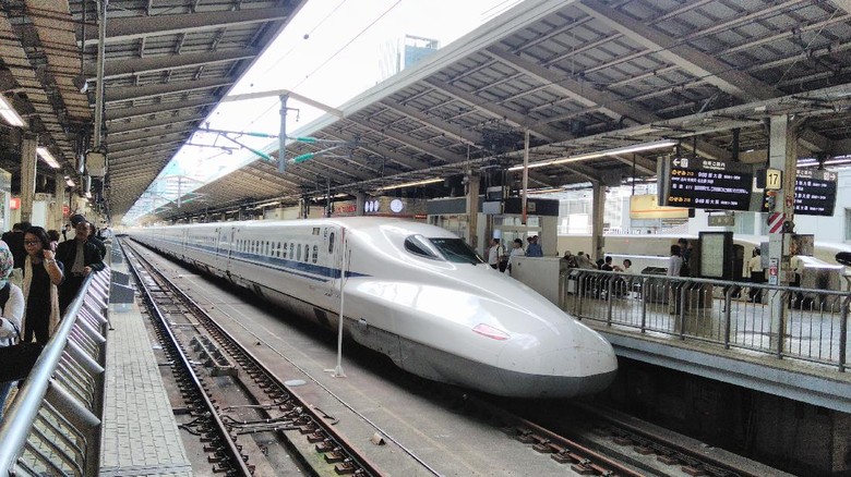 Wuss! Naik Shinkansen Tokyo-Kyoto 500 Km Hanya 2 Jam 15 Menit Wuss! Naik Shinkansen Tokyo-Kyoto 500 Km Hanya 2 Jam 15 Menit