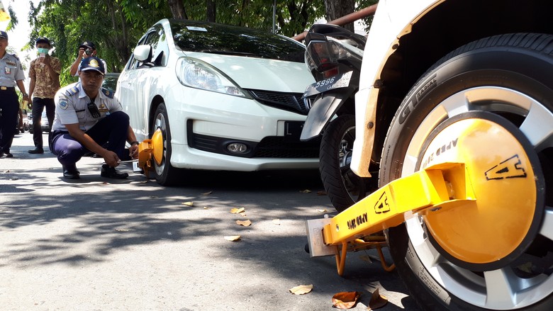 Masih Banyak Parkir Liar di Surabaya, Dishub: Personel Terbatas Masih Banyak Parkir Liar di Surabaya, Dishub: Personel Terbatas