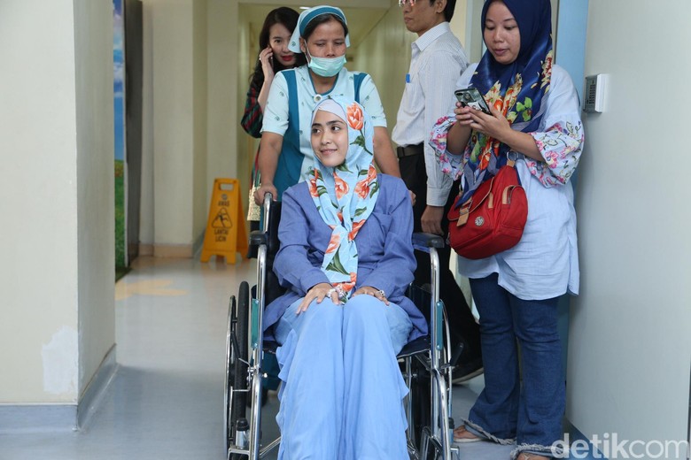 Dengar Penjelasan Dokter Soal Program Bayi Tabungnya, April Jasmine Kaget Dengar Penjelasan Dokter Soal Program Bayi Tabungnya, April Jasmine Kaget