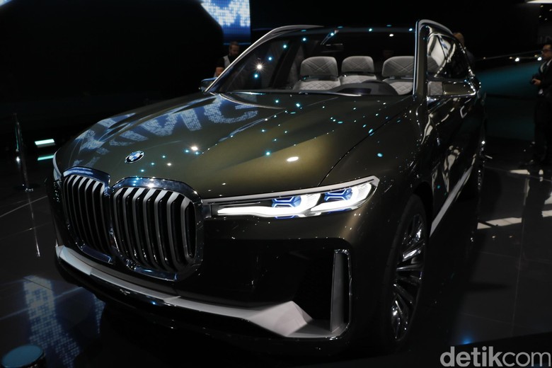 SUV dengan Grille Super Besar BMW SUV dengan Grille Super Besar BMW