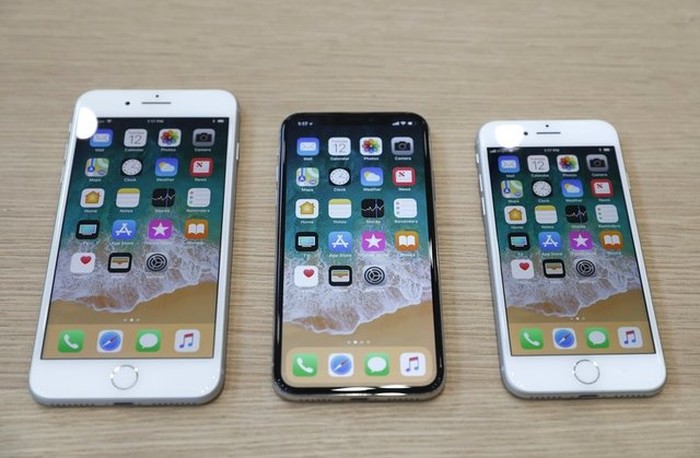 iPhone 8 Plus, iPhone X dan iPhone 8. Foto: Reuters iPhone 8 Plus, iPhone X dan iPhone 8. Foto: Reuters