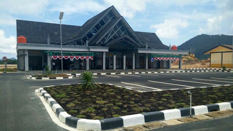 PLN: Listrik untuk Bandara Letung Kepulauan Anambas Sudah Siap PLN: Listrik untuk Bandara Letung Kepulauan Anambas Sudah Siap