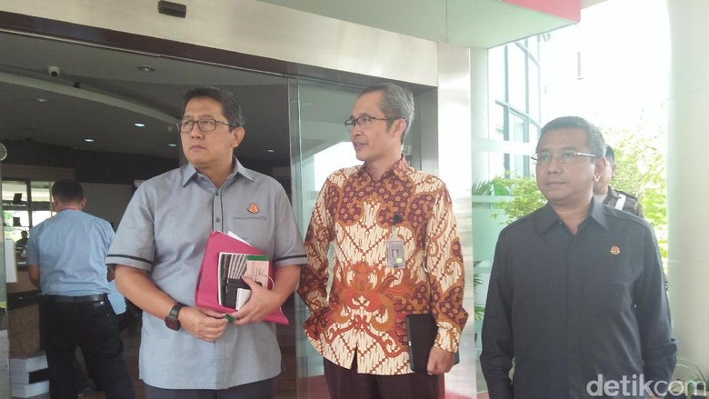 KPK Alihkan Berkas Penanganan Kasus Bupati Nganjuk ke Kejagung KPK Alihkan Berkas Penanganan Kasus Bupati Nganjuk ke Kejagung