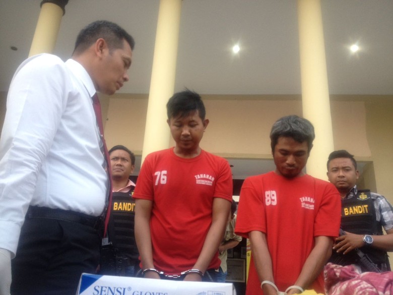 Polisi Tangkap Pembunuh Pemilik Warung Kopi di Lakarsantri Polisi Tangkap Pembunuh Pemilik Warung Kopi di Lakarsantri