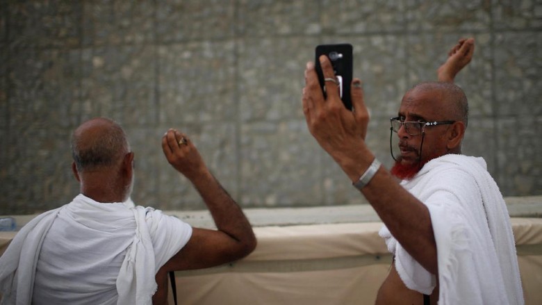 Jepret! Asyik Selfie di Sela Haji Jepret! Asyik Selfie di Sela Haji