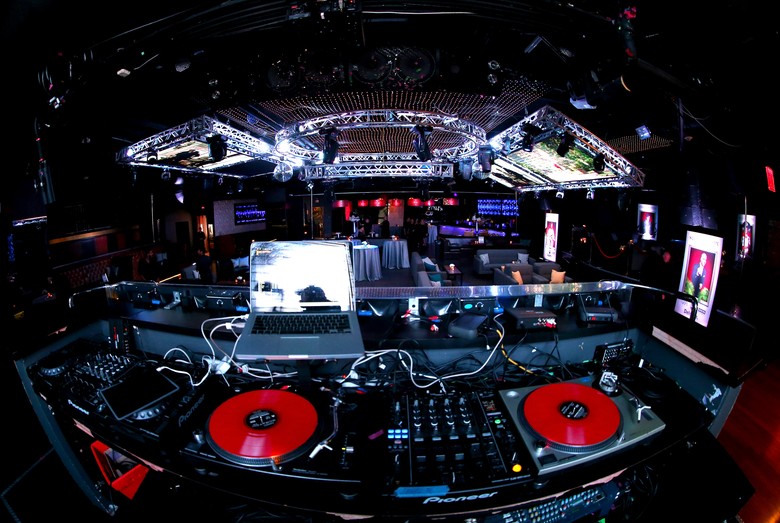 DJ dan Karya yang Tak Terdengar DJ dan Karya yang Tak Terdengar