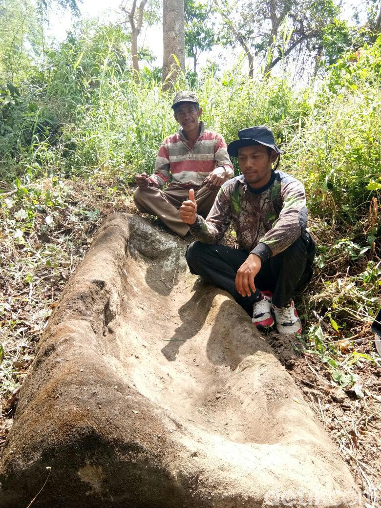 Arkeolog Sebut Temuan Warga Bondowoso Batu Kubur Arkeolog Sebut Temuan Warga Bondowoso Batu Kubur