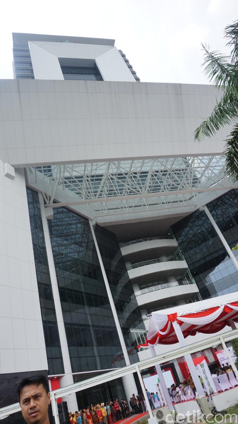 Jokowi: Gedung Perpustakaan Nasional RI Tertinggi di Dunia Jokowi: Gedung Perpustakaan Nasional RI Tertinggi di Dunia
