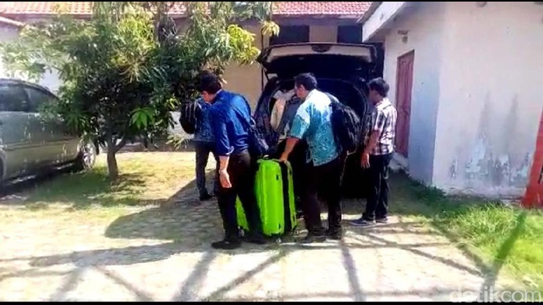 KPK Periksa Sejumlah Saksi Kasus Korupsi Bunda Sitha KPK Periksa Sejumlah Saksi Kasus Korupsi Bunda Sitha