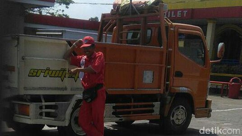 Ditinggal Isi BBM, Uang Rp 300 Juta Milik Sopir Truk di Kebumen Raib Ditinggal Isi BBM, Uang Rp 300 Juta Milik Sopir Truk di Kebumen Raib
