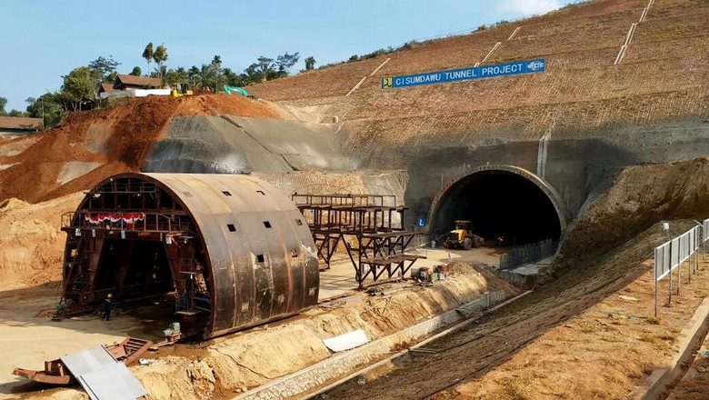 Tembus Bukit, Begini Perkembangan Konstruksi Tol Cisumdawu Tembus Bukit, Begini Perkembangan Konstruksi Tol Cisumdawu
