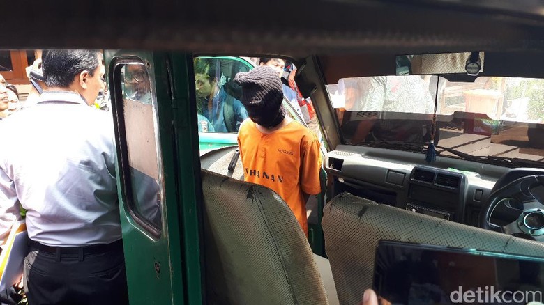 Bejat! Sopir Angkot Setubuhi Penumpangnya di Pinggir Tol Pasteur Bejat! Sopir Angkot Setubuhi Penumpangnya di Pinggir Tol Pasteur