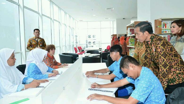 Jokowi Minta Ada Alokasi Dana Desa untuk Perpustakaan Jokowi Minta Ada Alokasi Dana Desa untuk Perpustakaan