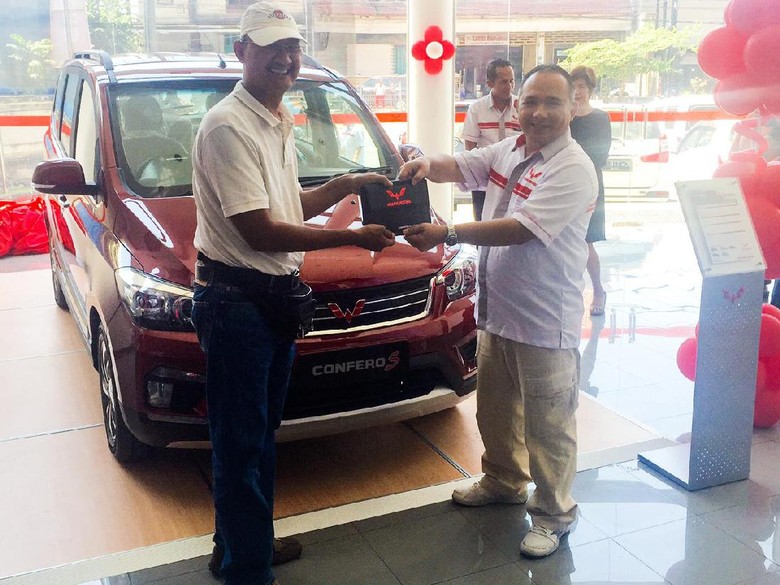 Wuling Confero Mulai Dikirim ke Tangan Konsumen di Bali, Ini Daftar Harganya Wuling Confero Mulai Dikirim ke Tangan Konsumen di Bali, Ini Daftar Harganya