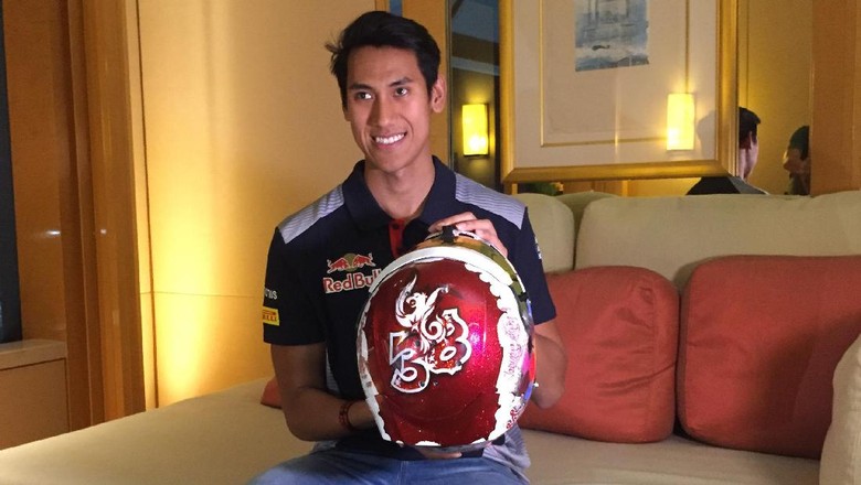 Helm Baru Sean Gelael di Free Practice I GP Singapura Helm Baru Sean Gelael di Free Practice I GP Singapura