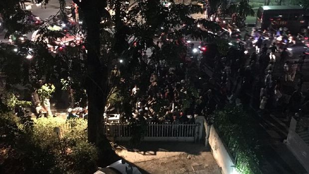 Ada 'Kepungan' Massa, Aktivis LBH Jakarta Tak Bisa Keluar Gedung