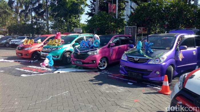 Mobil Girly ala Cewek-cewek di GIIAS Surabaya Mobil Girly ala Cewek-cewek di GIIAS Surabaya