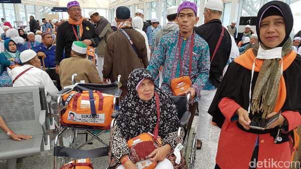 Pengalaman Berkesan Bambang Dibantu 4 Orang Dorong Kursi Roda Mertua Pengalaman Berkesan Bambang Dibantu 4 Orang Dorong Kursi Roda Mertua