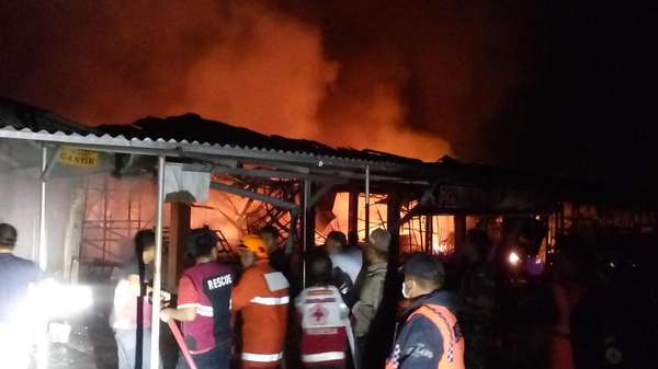 Polisi Pastikan Tak Ada Korban di Kebakaran Pasar Benpas Polisi Pastikan Tak Ada Korban di Kebakaran Pasar Benpas