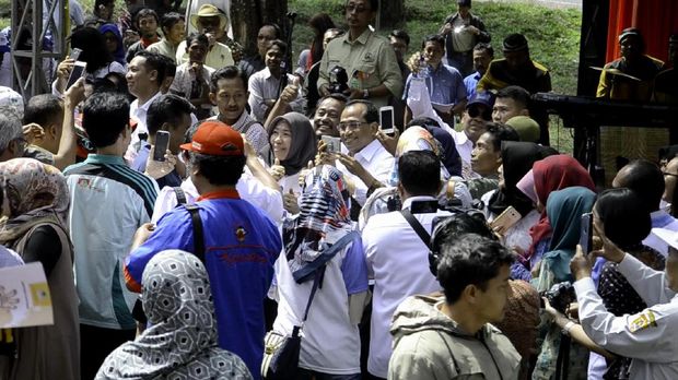 Aksi Menteri Siti dan Menteri Budi Karya Joget Bersama 