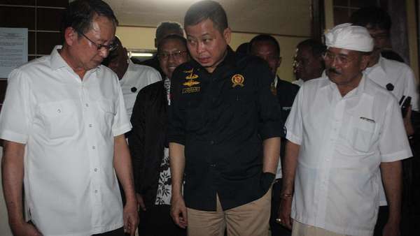 Gunung Agung Awas, Wabup Karangasem Nyatakan Warga Harus Dievakuasi Gunung Agung Awas, Wabup Karangasem Nyatakan Warga Harus Dievakuasi