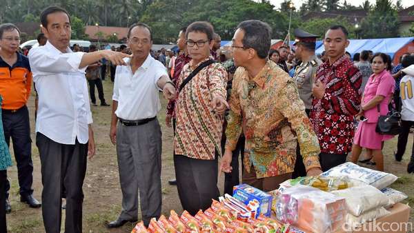 Jokowi Beri Bantuan Senilai Rp 7,2 M untuk Pengungsi Gunung Agung Jokowi Beri Bantuan Senilai Rp 7,2 M untuk Pengungsi Gunung Agung