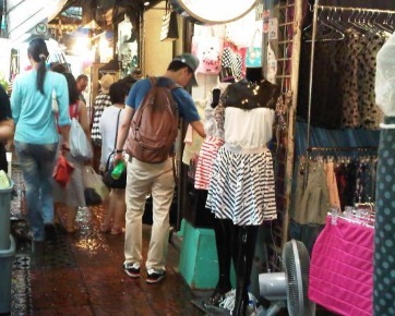 4 Pasar di Bangkok yang Wajib Dikunjungi 4 Pasar di Bangkok yang Wajib Dikunjungi