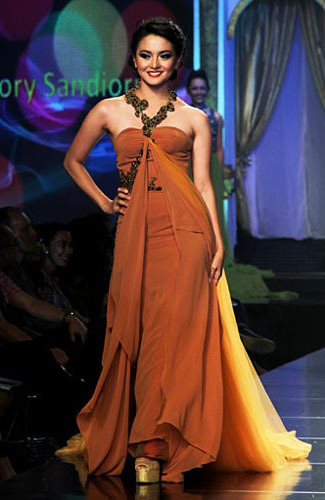 10 Busana Raden Sirait dalam Pagelaran Teatrikal di JFFF 2012 11 10 Busana Raden Sirait dalam Pagelaran Teatrikal di JFFF 2012 11