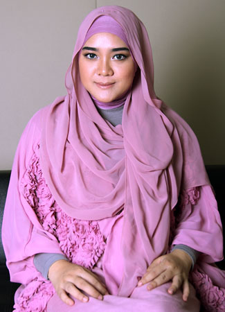Tutorial Hijab untuk Tampilan Menawan Saat Idul Fitri 9 Tutorial Hijab untuk Tampilan Menawan Saat Idul Fitri 9