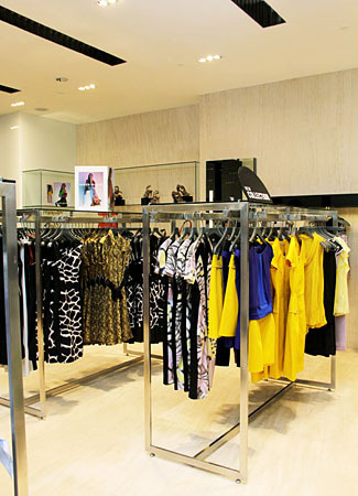Foto: Suasana Butik Karen Millen Plaza Indonesia 3 Foto: Suasana Butik Karen Millen Plaza Indonesia 3