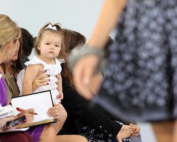 Masih Bayi, Harper Beckham Sudah Dilatih Jadi Fashion Editor Masih Bayi, Harper Beckham Sudah Dilatih Jadi Fashion Editor