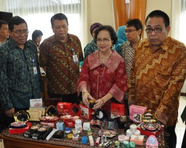 Daftar Kosmetik Berbahaya yang Dilarang Edar karena Mengandung Merkuri Daftar Kosmetik Berbahaya yang Dilarang Edar karena Mengandung Merkuri