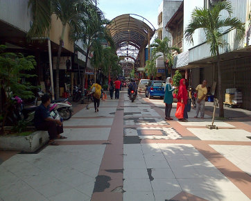 Nyaman & Murah! Belanja Pakaian Second di Pasar Baru Nyaman & Murah! Belanja Pakaian Second di Pasar Baru