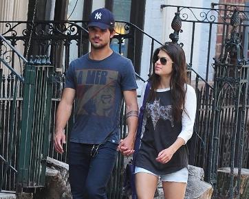 Taylor Lautner Pacaran dengan Aktris Berusia 6 Tahun Lebih Tua Taylor Lautner Pacaran dengan Aktris Berusia 6 Tahun Lebih Tua