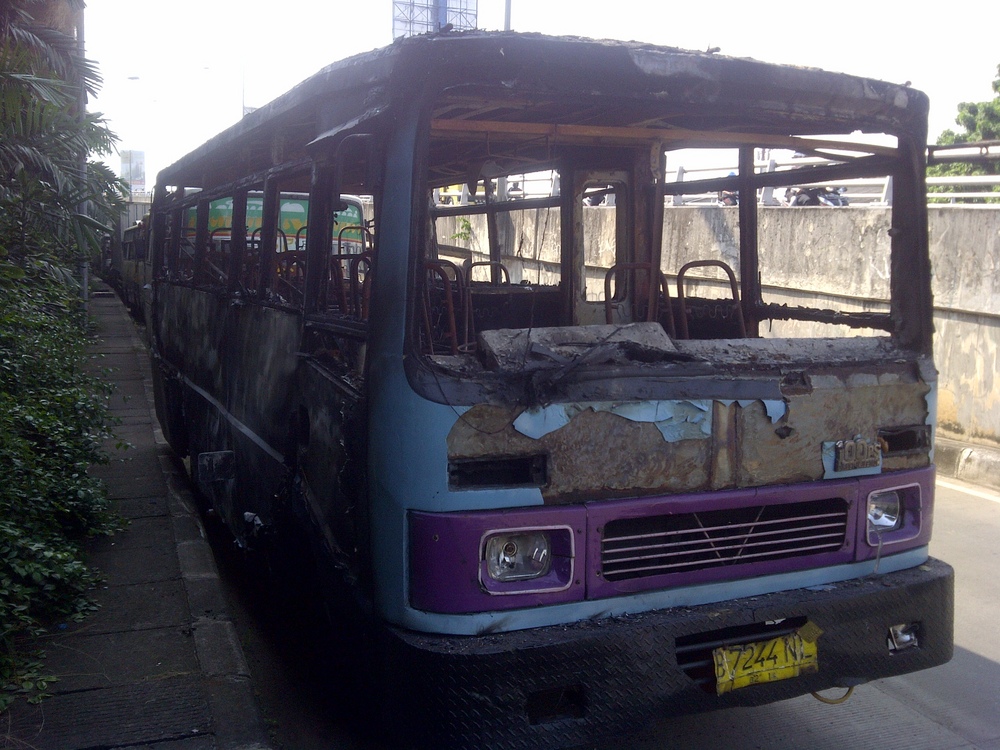 Sopir dan Kernet Bus Kowanbisata yang Dibakar Massa di 