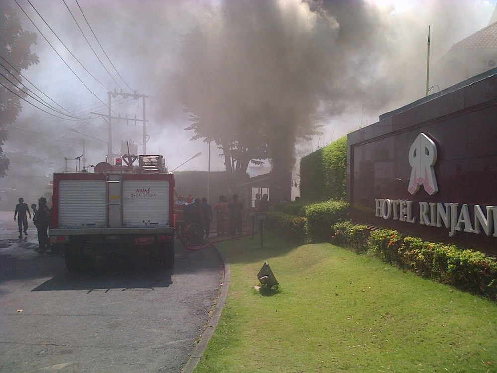 Hotel Rinjani Semarang Terbakar, 9 Damkar Dikerahkan