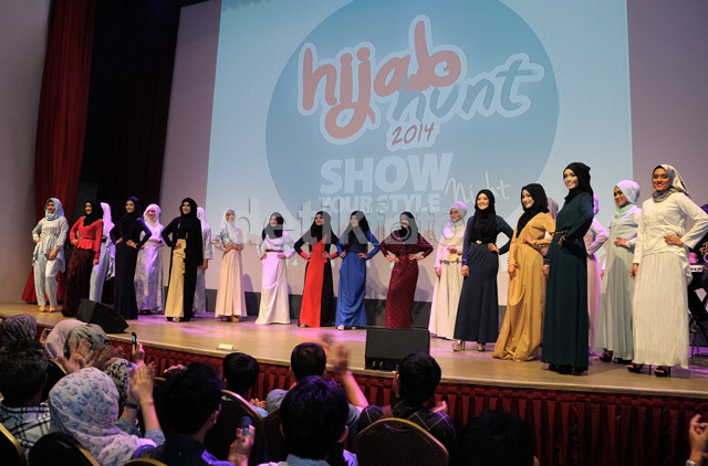Parade dari 20 Finalis HIJAB HUNT 2014 mejadi pembuka acara 'Show Your Style Night'. Parade dari 20 Finalis HIJAB HUNT 2014 mejadi pembuka acara 'Show Your Style Night'.