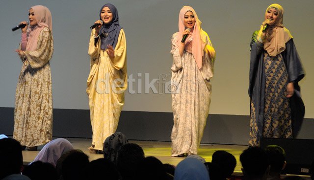Grup vokal muslimah NOURA nyanyi bareng denngan 5 finalis Hijab Pop Star 2014. Grup vokal muslimah NOURA nyanyi bareng denngan 5 finalis Hijab Pop Star 2014.