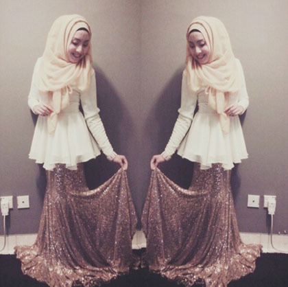 Hijab Style: Tampil Feminin dengan Rok Panjang Ala Si Manis Mya Zulkifli 7 Hijab Style: Tampil Feminin dengan Rok Panjang Ala Si Manis Mya Zulkifli 7
