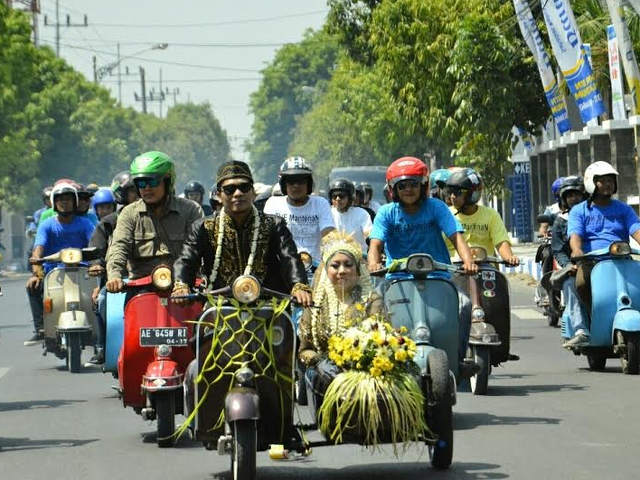 Modifikasi Vespa Luar Negeri just married ala pengguna vespa Modifikasi Vespa Luar Negeri just married ala pengguna vespa