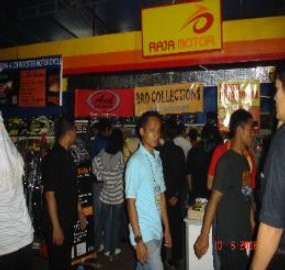 Raja Motor, Mewaralabakan Pernak-pernik Sepeda Motor Raja Motor, Mewaralabakan Pernak-pernik Sepeda Motor