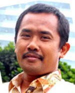 Melihat Pemilu dari Berbagai Sisi Melihat Pemilu dari Berbagai Sisi