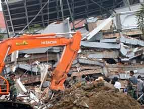 2 Fenomena \Aneh\ Terjadi di Langit Padang 2 Fenomena \Aneh\ Terjadi di Langit Padang