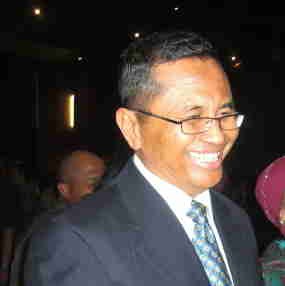 Dahlan Iskan Setia Dengan Sepatu Kets Dahlan Iskan Setia Dengan Sepatu Kets