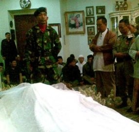 Tokoh Nasional Banjiri Areal Pemakaman Gus Dur Tokoh Nasional Banjiri Areal Pemakaman Gus Dur