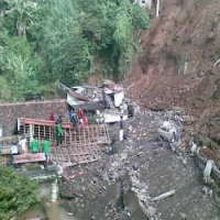 Jalur Garut ke Bandung Masih Terputus Jalur Garut ke Bandung Masih Terputus