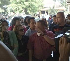 Dukung Ariel, Selebriti Ramai-ramai Datangi Mabes Polri Dukung Ariel, Selebriti Ramai-ramai Datangi Mabes Polri